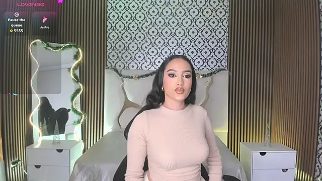 Snapshot of BEELLA_TAY1 chatting on November 25, 2025, 9:04 pm BEELLA TAY1 online show from November 25, 2025, 9:04 pm