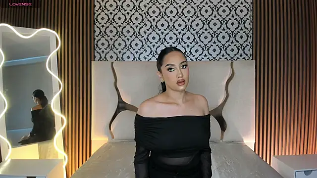 Snapshot of BEELLA_TAY1 chatting on December 16, 2025, 12:43 pm BEELLA TAY1 online show from December 16, 2025, 12:43 pm