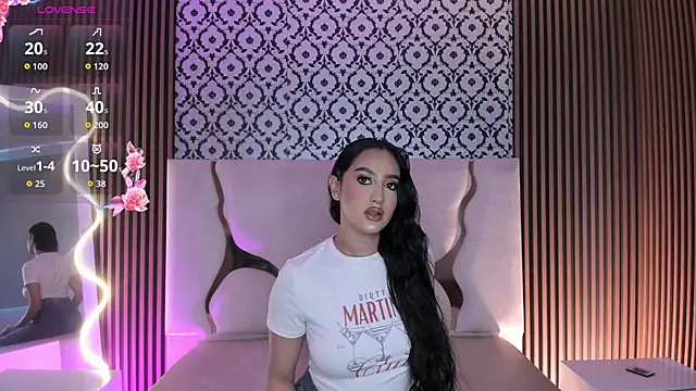 Snapshot of BEELLA_TAY1 chatting on December 18, 2025, 12:44 pm BEELLA TAY1 online show from December 18, 2025, 12:44 pm