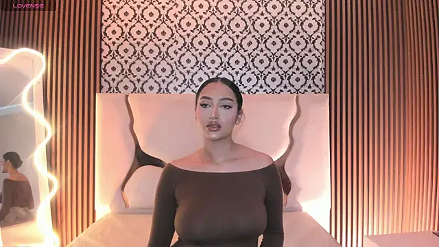 Snapshot of BEELLA_TAY1 chatting on February 13, 2026, 12:23 pm BEELLA TAY1 online show from February 13, 2026, 12:23 pm