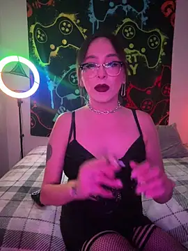 MiniMonroe online show from November 5, 2025, 8:36 am