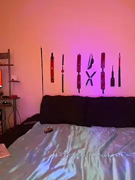 MiniMonroe online show from December 3, 2025, 10:46 am