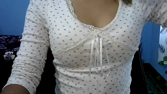 Snapshot of sanskari_girl chatting on November 16, 2025, 5:13 am sanskari girl online show from November 16, 2025, 5:13 am