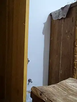 Tanha18 online show from November 28, 2025, 6:43 pm