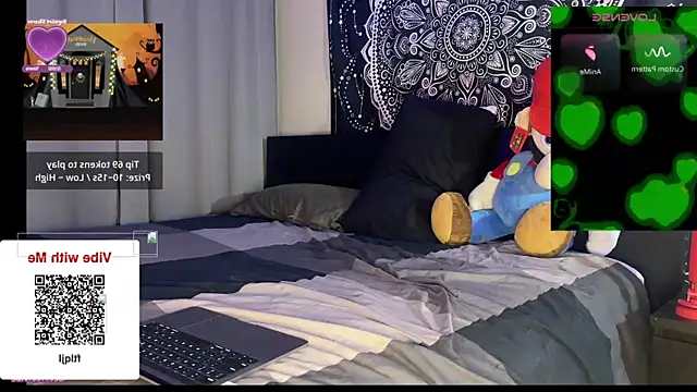 Snapshot of Glow92 chatting on October 13, 2025, 6:13 am Glow92 online show from October 13, 2025, 6:13 am