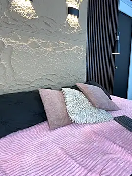 GenesisBlaze online show from November 25, 2025, 6:19 pm