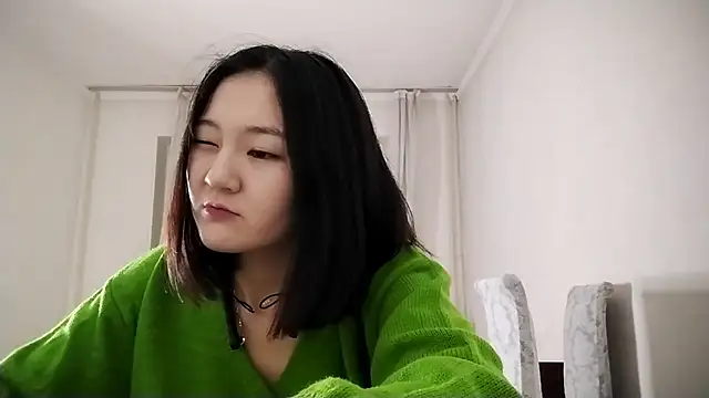 Lyndasilk online show from November 1, 2025, 3:14 pm