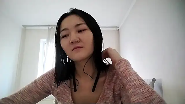 Lyndasilk online show from November 20, 2025, 11:10 am