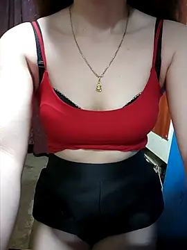 LeanaLy online show from October 28, 2025, 1:53 am