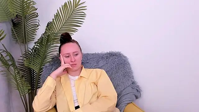 IngridCothron online show from October 13, 2025, 1:11 pm