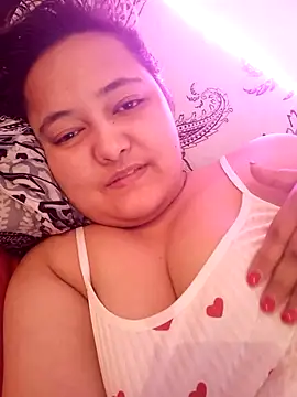 MollyJanette online show from November 18, 2025, 7:57 am