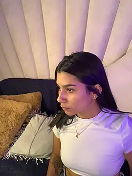 AlyssaRay online show from December 5, 2025, 8:38 pm