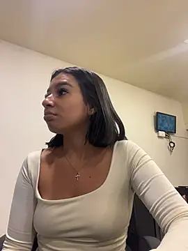 Snapshot of AlyssaRay chatting on May 18, 2026, 4:02 pm AlyssaRay online show from May 18, 2026, 4:02 pm