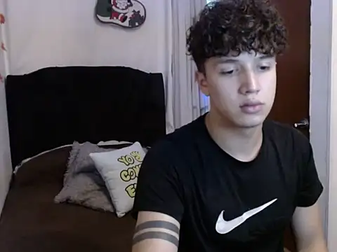 Snapshot of charly_926 chatting on December 2, 2025, 10:49 pm charly 926 online show from December 2, 2025, 10:49 pm