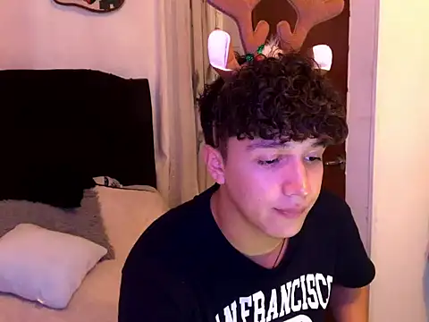 Snapshot of charly_926 chatting on December 3, 2025, 9:46 pm charly 926 online show from December 3, 2025, 9:46 pm