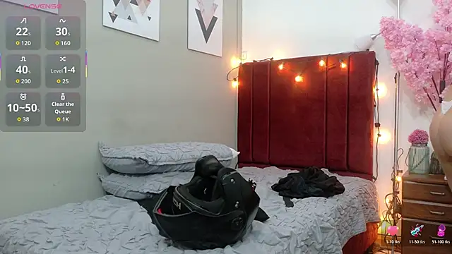 chubbykinkyygirl online show from November 25, 2025, 1:00 pm