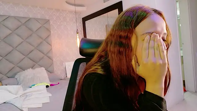 CARO ADAMS1 online show from February 3, 2026, 11:10 pm