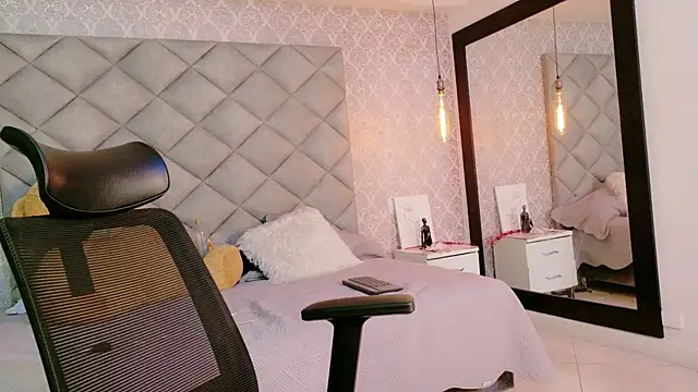 CARO ADAMS1 online show from February 6, 2026, 10:29 am