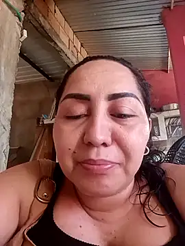 Snapshot of Extrellla chatting on October 12, 2025, 6:18 pm Extrellla online show from October 12, 2025, 6:18 pm