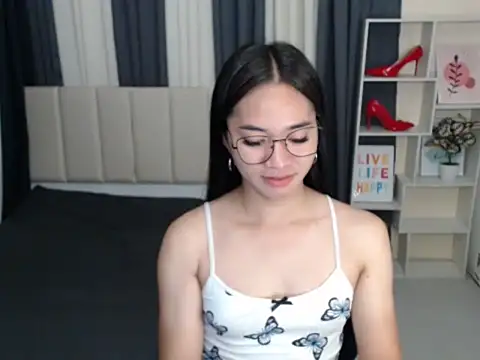 Snapshot of PetiteAsianMarian chatting on October 20, 2025, 9:59 pm PetiteAsianMarian online show from October 20, 2025, 9:59 pm