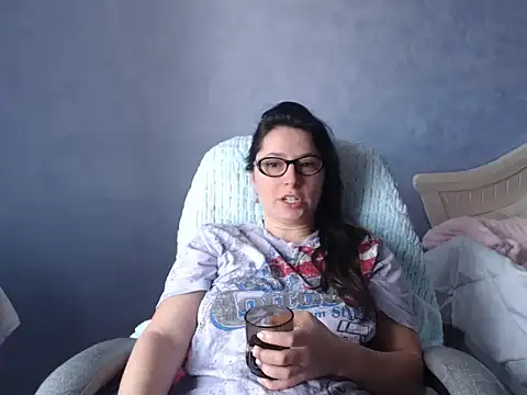 Snapshot of LuckyLisa23 chatting on March 25, 2026, 12:00 pm LuckyLisa23 online show from March 25, 2026, 12:00 pm