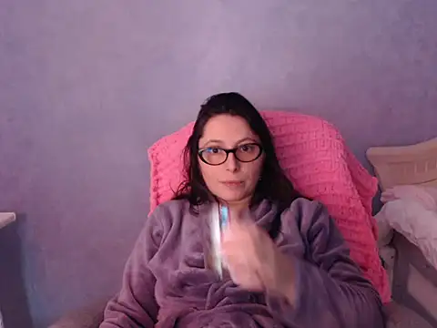 Snapshot of LuckyLisa23 chatting on April 13, 2026, 10:37 pm LuckyLisa23 online show from April 13, 2026, 10:37 pm