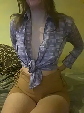 Snapshot of KittieCreme chatting on November 8, 2025, 1:11 pm KittieCreme online show from November 8, 2025, 1:11 pm