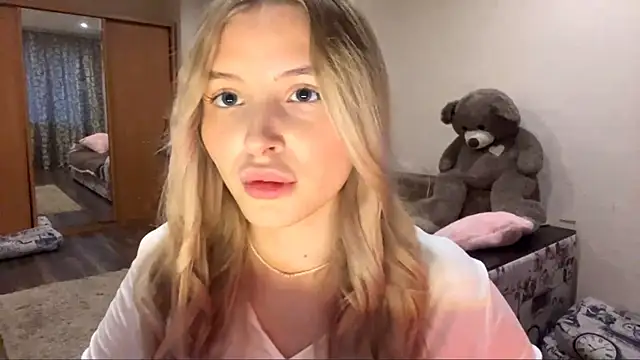 VictoriaMystery online show from October 24, 2025, 2:13 pm