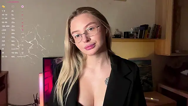 VictoriaMystery online show from November 14, 2025, 1:32 pm