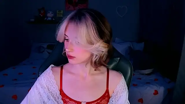 Snapshot of Keti_moon chatting on July 18, 2026, 6:23 pm Keti moon online show from July 18, 2026, 6:23 pm