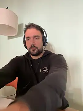 ReDiBastoni90 online show from November 3, 2025, 8:15 am