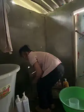 Snapshot of Linh-xxx chatting on October 17, 2025, 6:27 am Linh-xxx online show from October 17, 2025, 6:27 am