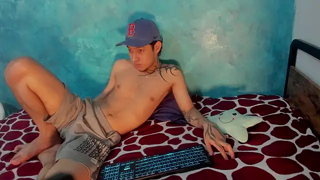 Snapshot of Sky_Wild chatting on December 19, 2025, 12:39 am Sky Wild online show from December 19, 2025, 12:39 am