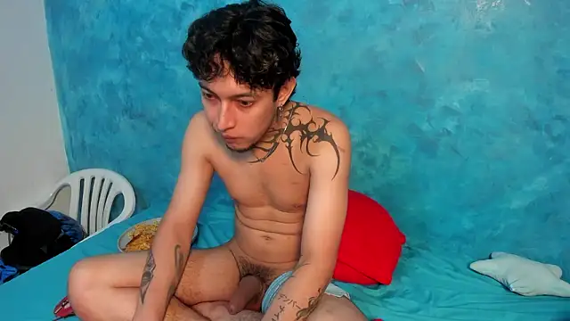 Snapshot of Sky_Wild chatting on February 5, 2026, 7:51 pm Sky Wild online show from February 5, 2026, 7:51 pm