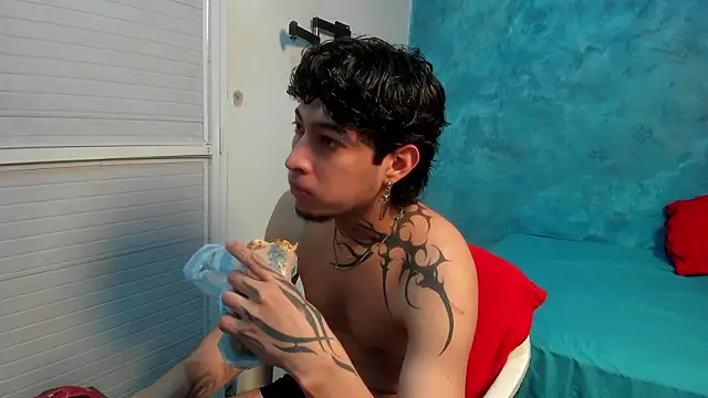 Snapshot of Sky_Wild chatting on February 14, 2026, 7:10 pm Sky Wild online show from February 14, 2026, 7:10 pm