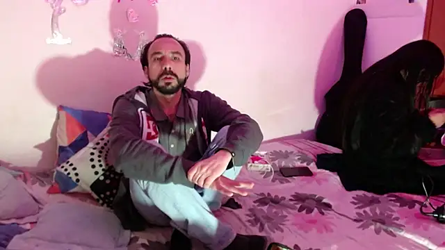 Isis Robert online show from October 19, 2025, 2:12 am