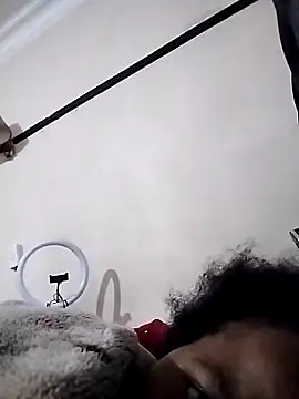 CaramelBoootie online show from November 18, 2025, 3:56 am