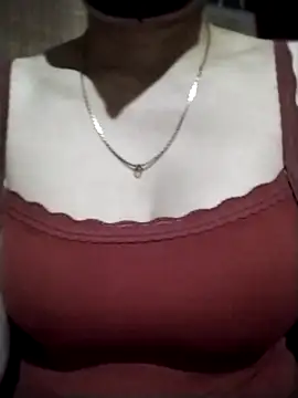 YiyinLy online show from November 5, 2025, 2:44 am