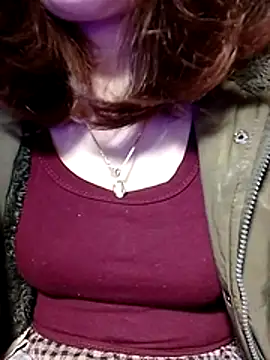 YiyinLy online show from January 11, 2026, 9:09 pm