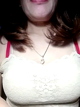 YiyinLy online show from January 14, 2026, 12:11 pm