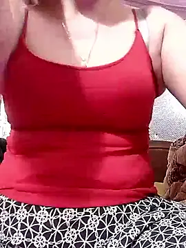 YiyinLy online show from January 19, 2026, 12:31 pm