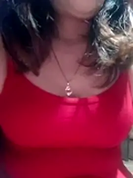 YiyinLy online show from March 3, 2026, 9:10 pm