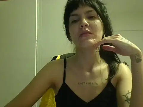 miapink33 online show from November 15, 2025, 1:47 am