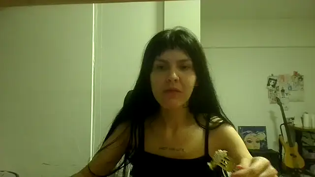 miapink33 online show from December 4, 2025, 4:55 am