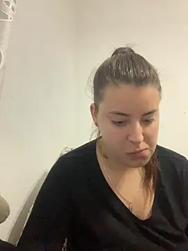 Snapshot of MiraCastellon chatting on October 27, 2025, 12:53 pm MiraCastellon online show from October 27, 2025, 12:53 pm