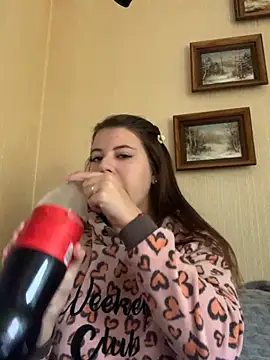 MiraCastellon online show from November 5, 2025, 11:32 am