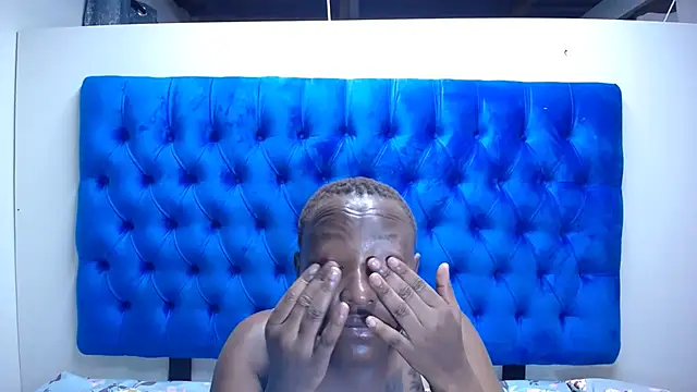 Snapshot of Amberdiamondmmm chatting on October 31, 2025, 4:13 am Amberdiamondmmm online show from October 31, 2025, 4:13 am