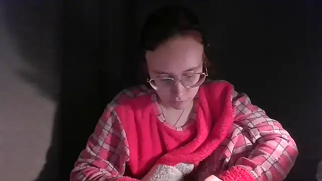 Snapshot of LuckySLove chatting on April 4, 2026, 7:22 pm LuckySLove online show from April 4, 2026, 7:22 pm