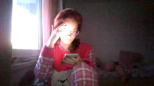 Snapshot of LuckySLove chatting on April 6, 2026, 6:09 pm LuckySLove online show from April 6, 2026, 6:09 pm