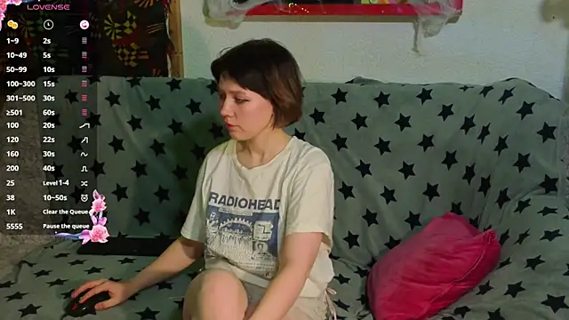 Snapshot of ReincarnatedAngel chatting on November 5, 2025, 8:20 pm ReincarnatedAngel online show from November 5, 2025, 8:20 pm